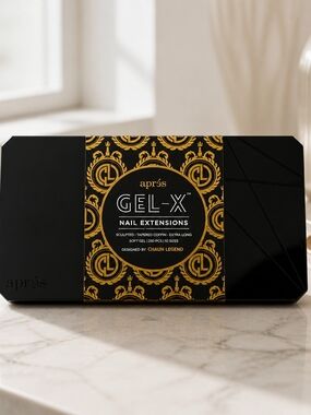 après GEL-X Black & Gold Nail Extensions